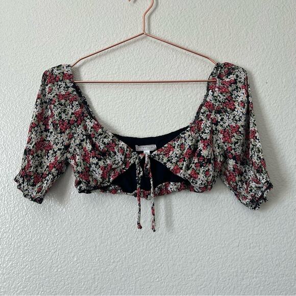 Emory Park red white black floral tie crop top short sleeve - Picture 1 of 4